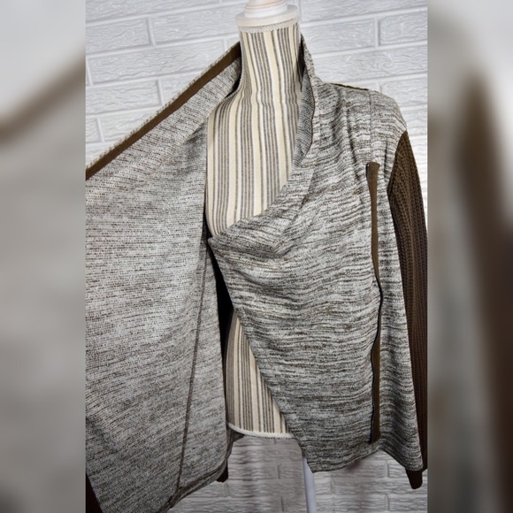 Lisa Rinna | Asymmetrical Zip Up Cardigan - Picture 8 of 8